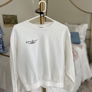 Cute and Trendy Zara sweatshirt 🤍